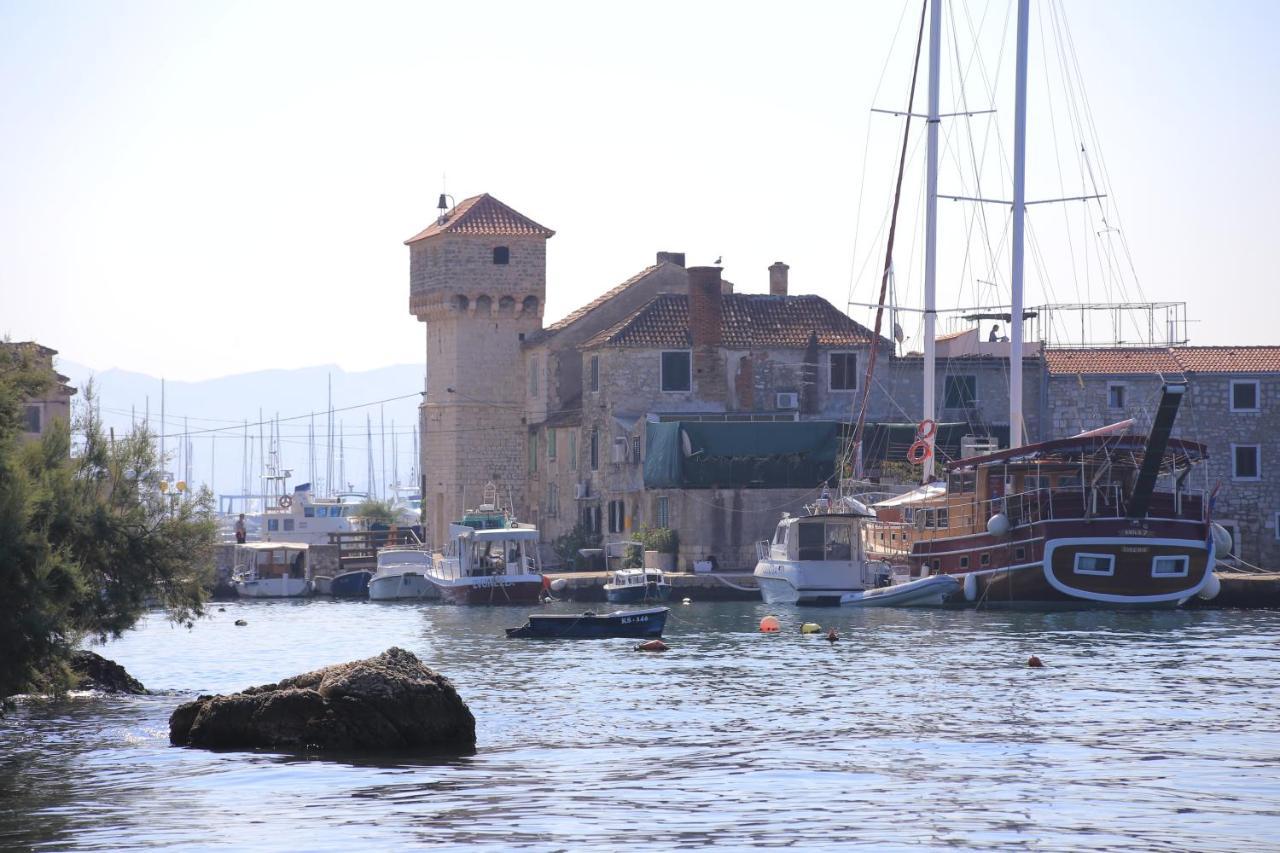 Apartments With A Parking Space Kastel Gomilica, Kastela - 19248 Extérieur photo